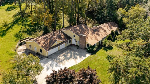 2011 Merrihills Drive SW, Rochester, MN 55902