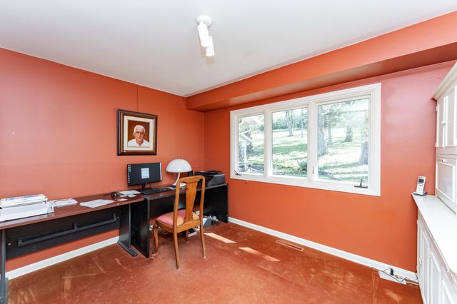 2011 Merrihills Drive SW, Rochester, MN 55902