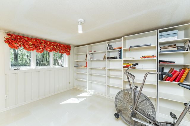 2011 Merrihills Drive SW, Rochester, MN 55902