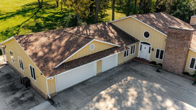 2011 Merrihills Drive SW, Rochester, MN 55902