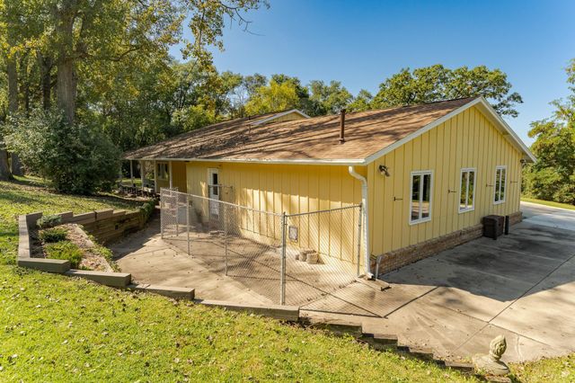 2011 Merrihills Drive SW, Rochester, MN 55902