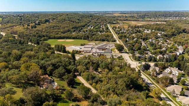 2011 Merrihills Drive SW, Rochester, MN 55902