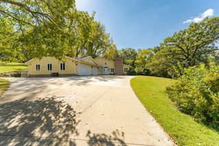 2011 Merrihills Drive SW, Rochester, MN 55902