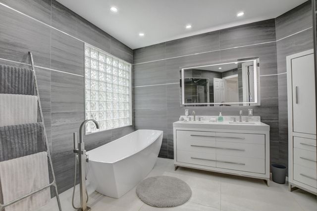 19211 N Creekshore Court, Boca Raton, FL 33498