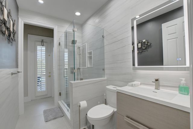 19211 N Creekshore Court, Boca Raton, FL 33498