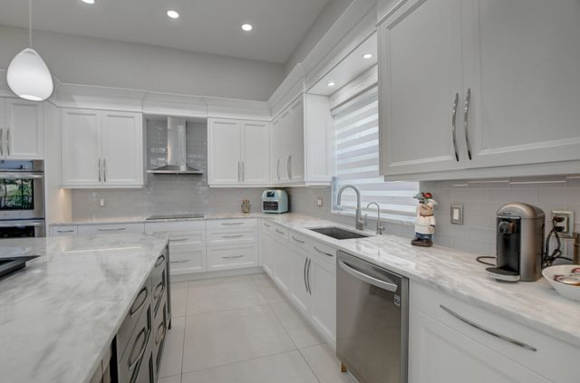 19211 N Creekshore Court, Boca Raton, FL 33498