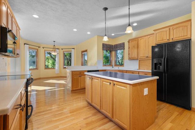 841 WHISPER FALLS LANE, Menasha, WI 54952