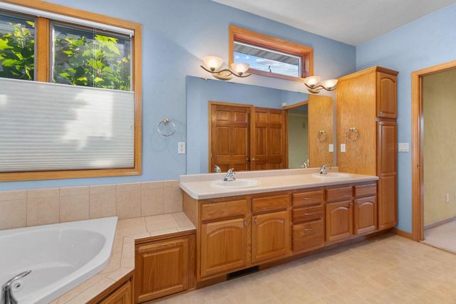 841 WHISPER FALLS LANE, Menasha, WI 54952