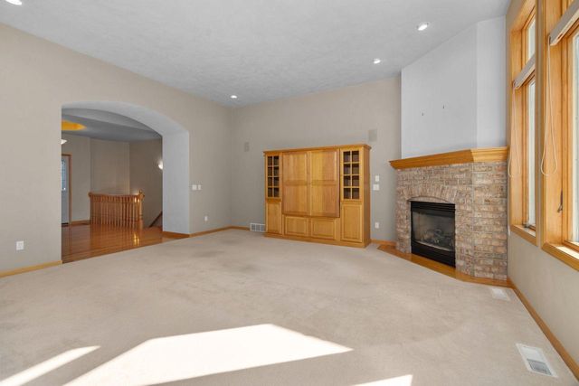 841 WHISPER FALLS LANE, Menasha, WI 54952