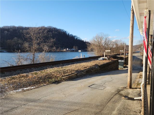 209 211 Water St, Fayette City, PA 15438