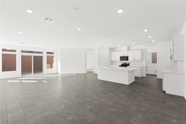 7443 Legacy Point Street, Las Vegas, NV 89113