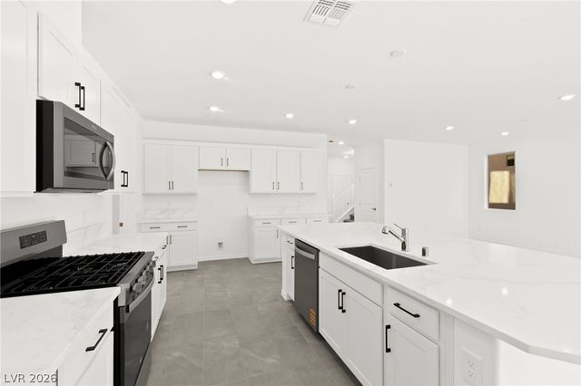 7443 Legacy Point Street, Las Vegas, NV 89113