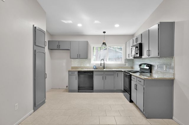 21 Gambrel Oak Place, The Woodlands, TX 77380