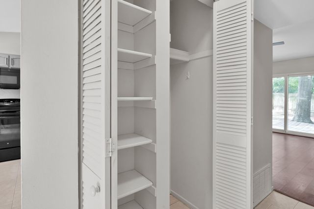 21 Gambrel Oak Place, The Woodlands, TX 77380