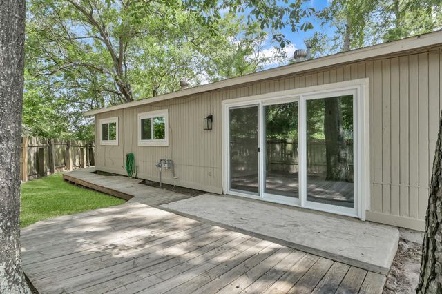 21 Gambrel Oak Place, The Woodlands, TX 77380