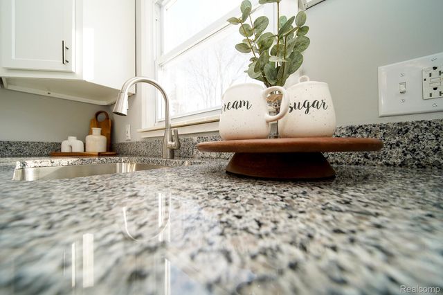 750 E Hayes Avenue, Hazel Park, MI 48030