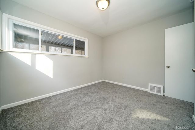 750 E Hayes Avenue, Hazel Park, MI 48030