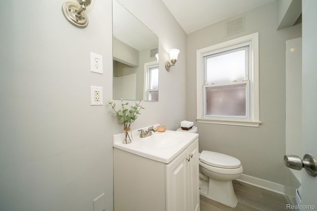 750 E Hayes Avenue, Hazel Park, MI 48030