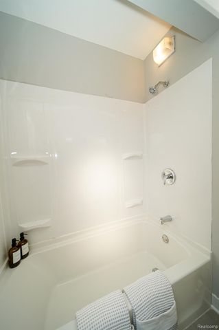 750 E Hayes Avenue, Hazel Park, MI 48030