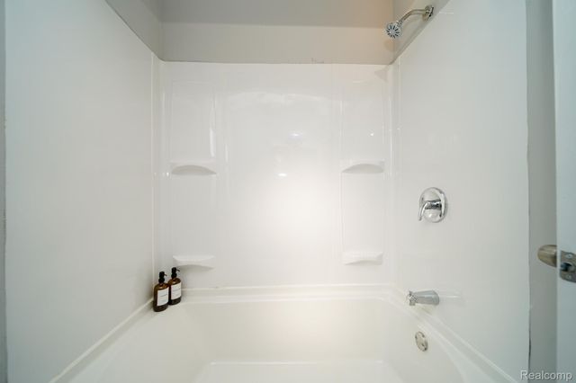 750 E Hayes Avenue, Hazel Park, MI 48030