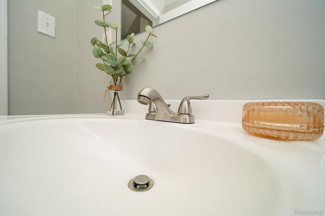 750 E Hayes Avenue, Hazel Park, MI 48030