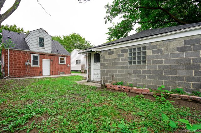 750 E Hayes Avenue, Hazel Park, MI 48030