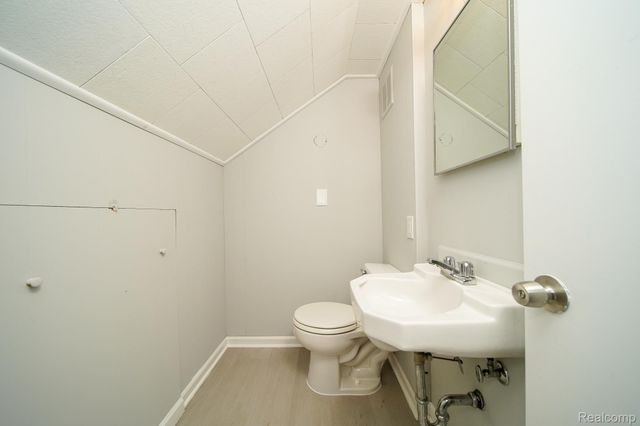 750 E Hayes Avenue, Hazel Park, MI 48030