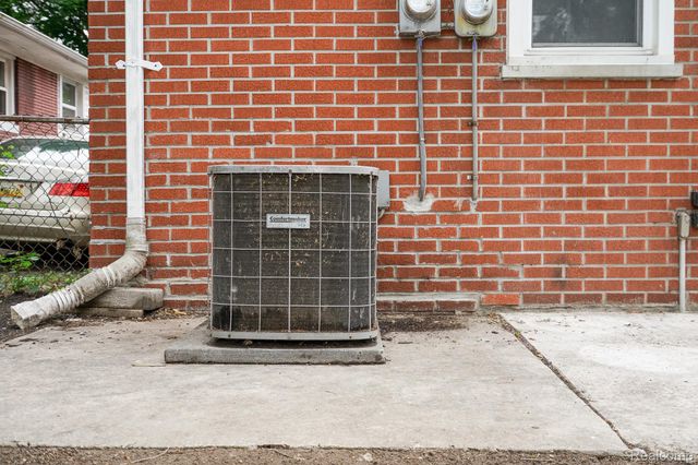 750 E Hayes Avenue, Hazel Park, MI 48030