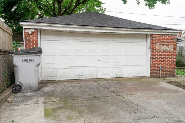 750 E Hayes Avenue, Hazel Park, MI 48030