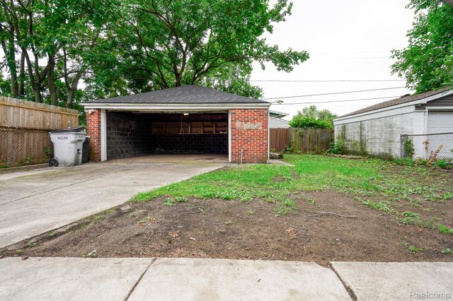 750 E Hayes Avenue, Hazel Park, MI 48030