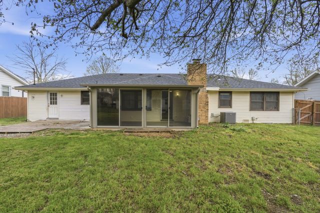 1650 E Swallow Street, Springfield, MO 65804