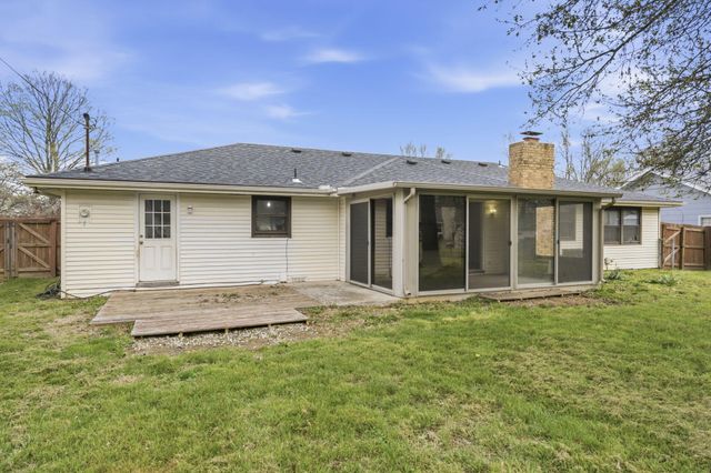 1650 E Swallow Street, Springfield, MO 65804