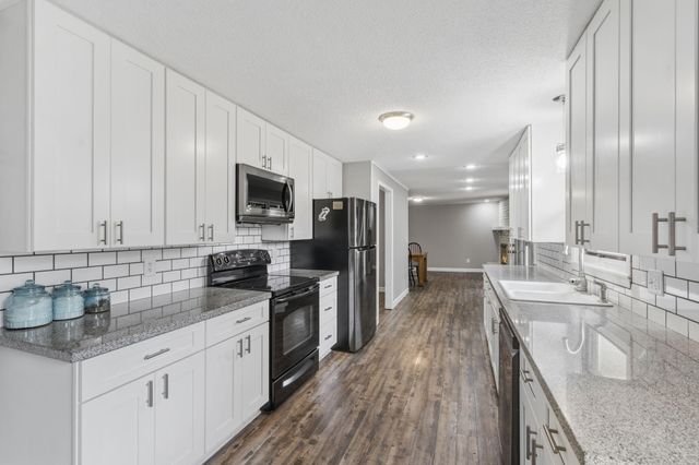 1650 E Swallow Street, Springfield, MO 65804