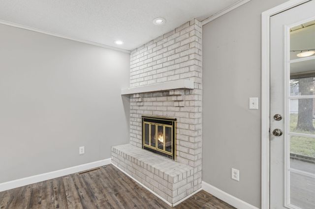 1650 E Swallow Street, Springfield, MO 65804