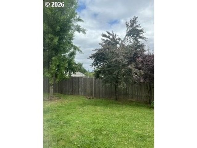632 Sw WILLOWBROOK Ave, Gresham, OR 97080