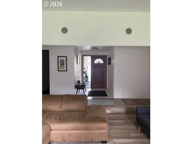 632 Sw WILLOWBROOK Ave, Gresham, OR 97080