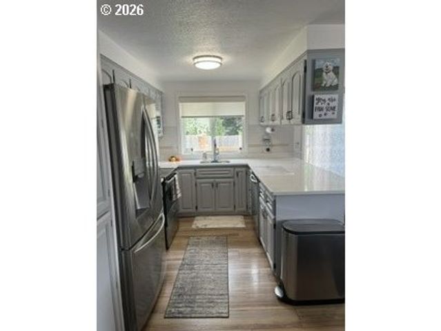 632 Sw WILLOWBROOK Ave, Gresham, OR 97080