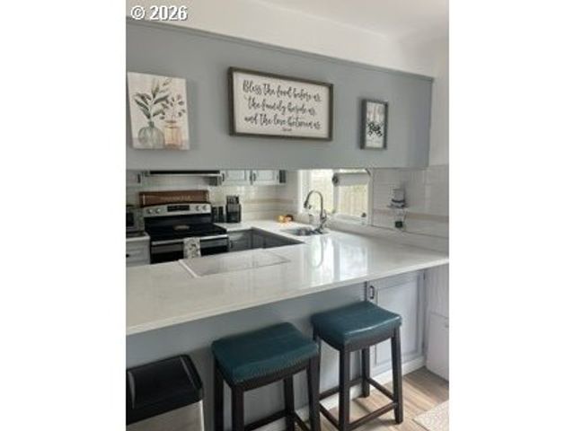 632 Sw WILLOWBROOK Ave, Gresham, OR 97080