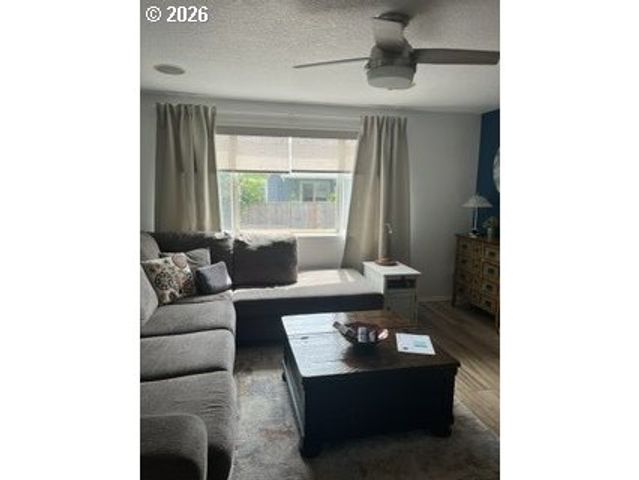 632 Sw WILLOWBROOK Ave, Gresham, OR 97080
