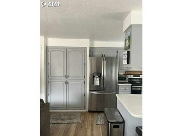632 Sw WILLOWBROOK Ave, Gresham, OR 97080