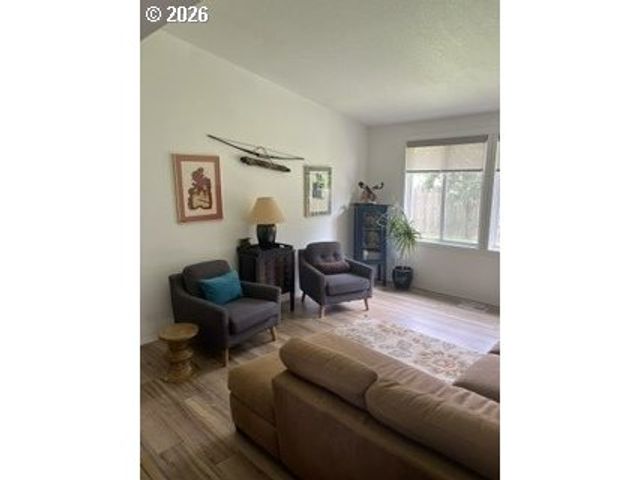 632 Sw WILLOWBROOK Ave, Gresham, OR 97080
