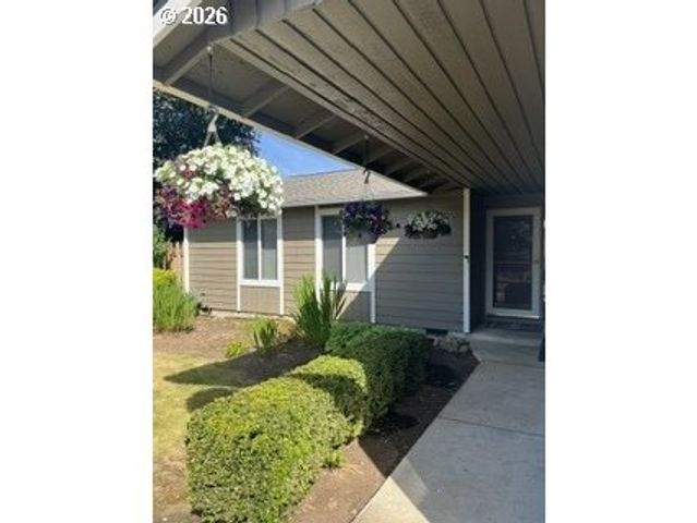 632 Sw WILLOWBROOK Ave, Gresham, OR 97080
