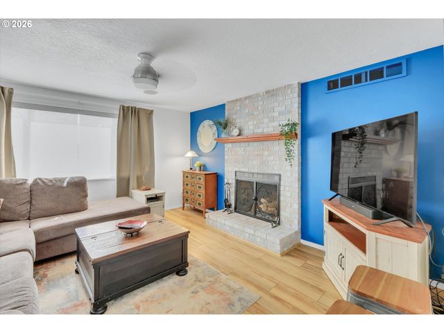 632 Sw WILLOWBROOK Ave, Gresham, OR 97080