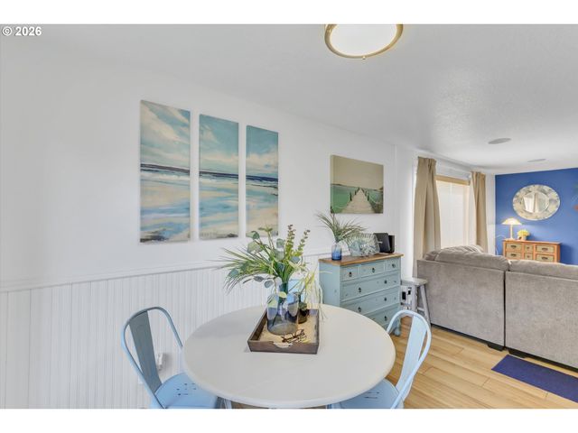 632 Sw WILLOWBROOK Ave, Gresham, OR 97080