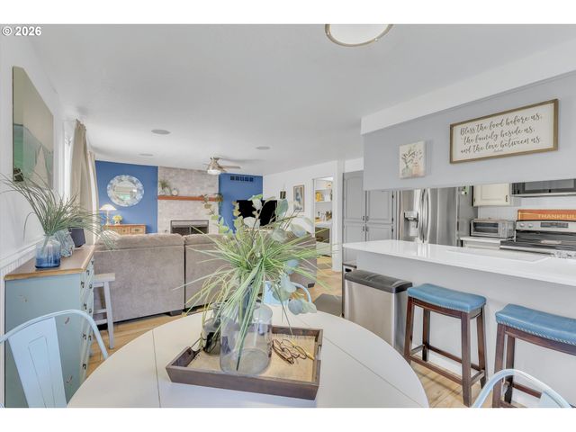 632 Sw WILLOWBROOK Ave, Gresham, OR 97080