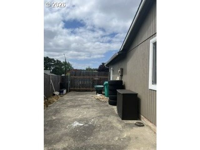 632 Sw WILLOWBROOK Ave, Gresham, OR 97080