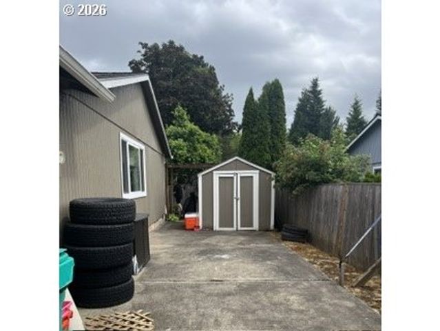 632 Sw WILLOWBROOK Ave, Gresham, OR 97080