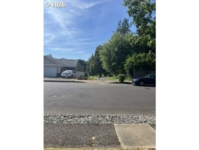 632 Sw WILLOWBROOK Ave, Gresham, OR 97080