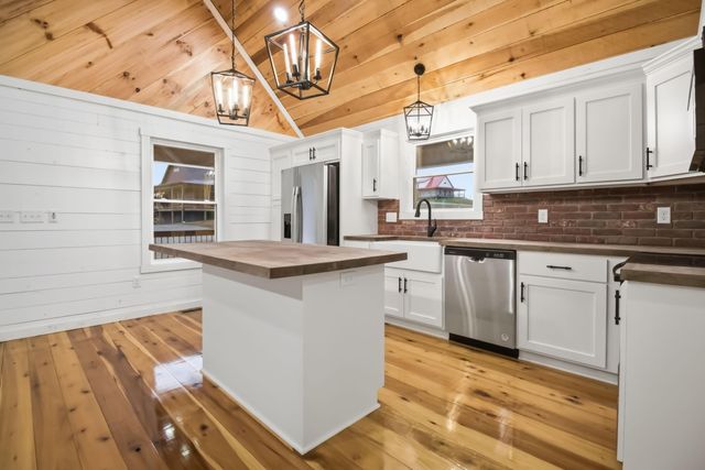 255 Pumpkin Creek Circle, Jamestown, KY 42629