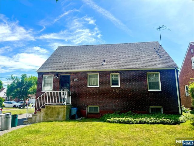 27 Monterey Avenue, Teaneck, NJ 07666